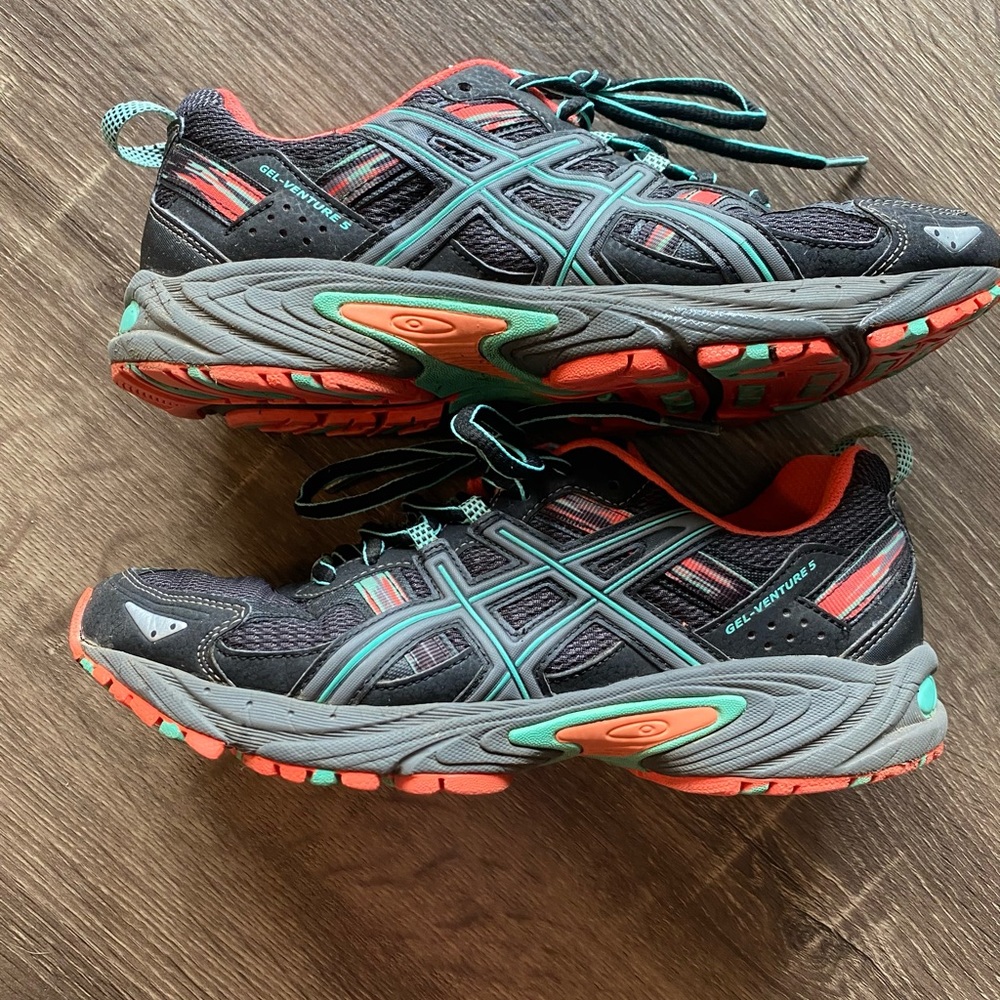 Asics Women’s Tennis Shoes Size 8
